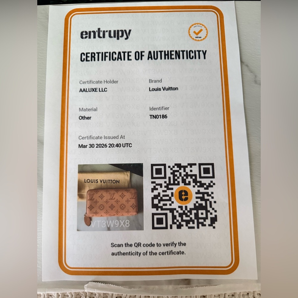 Louis Vuitton Pink Mahina Monogram Zipped Continental Wallet Authentic - Picture 9 of 9